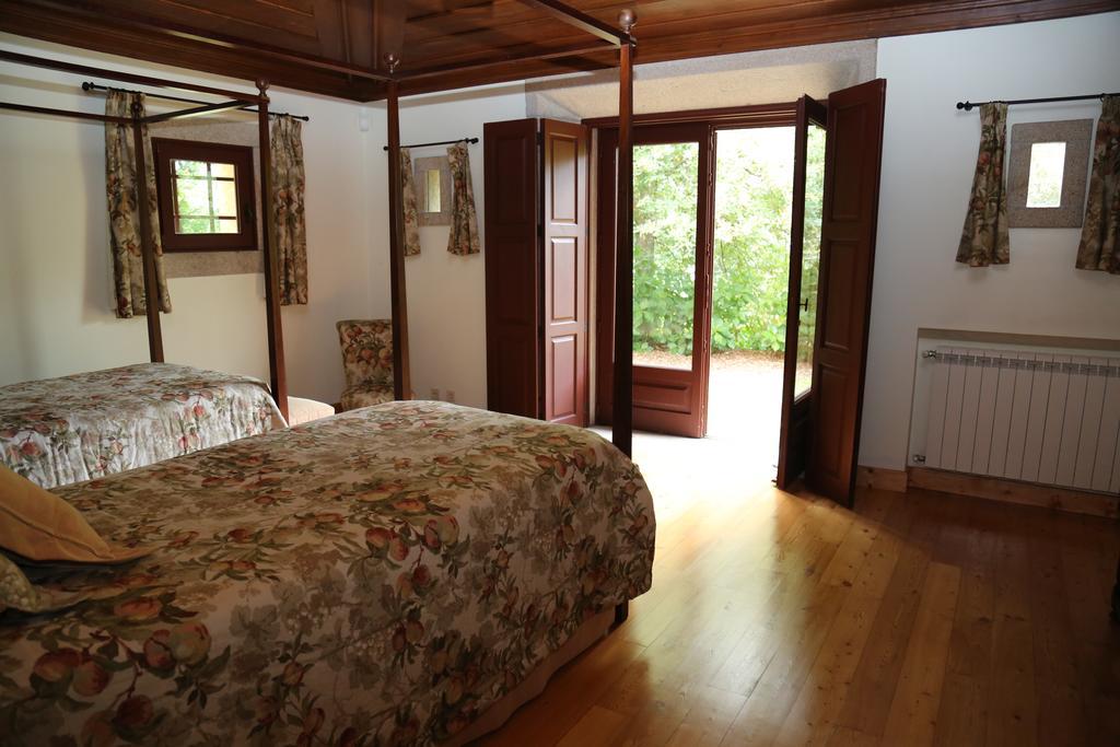 Quinta Dos Castanheiros Bed And Breakfast 폰테 데 리마 객실 사진